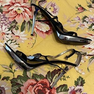 ✔️Nine West Silver and black heels
